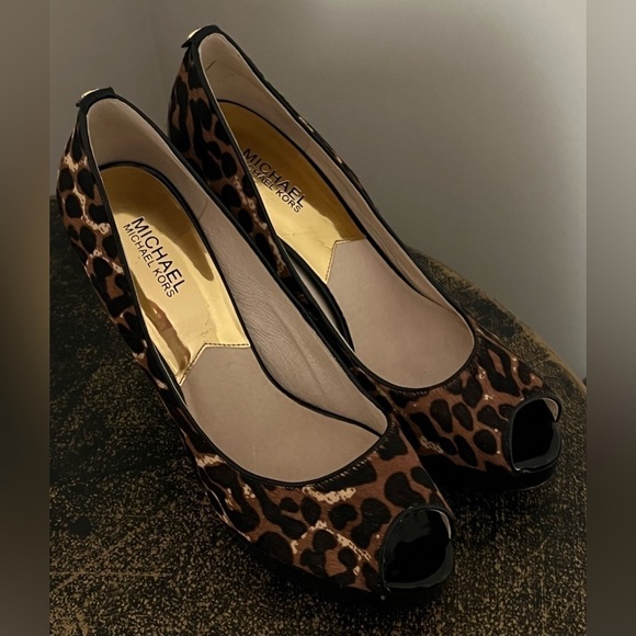 MICHAEL Michael Kors Leopard Print Peep Toe Heels - Picture 3 of 4